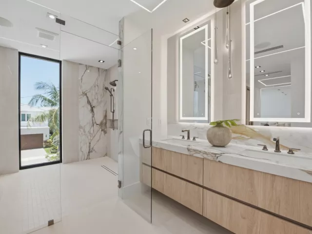 Продажа дома по адресу 3209 NE 26TH Street - фото 9375172