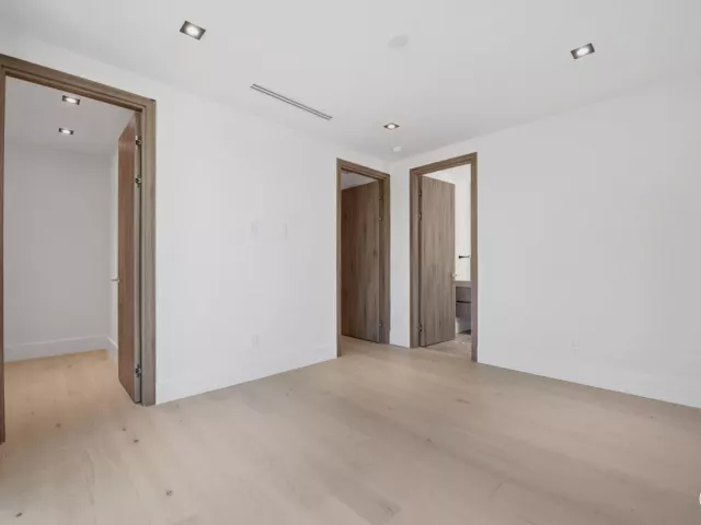 Продажа дома по адресу 3209 NE 26TH Street - фото 9375176