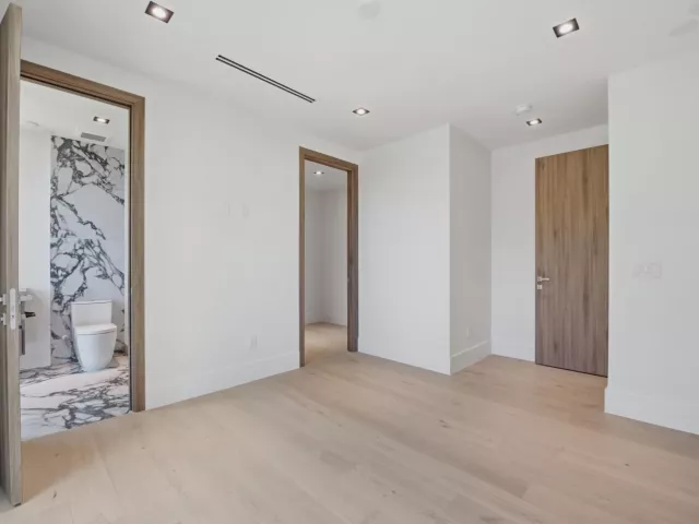 Продажа дома по адресу 3209 NE 26TH Street - фото 9375178