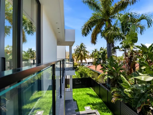 Продажа дома по адресу 3209 NE 26TH Street - фото 9375184