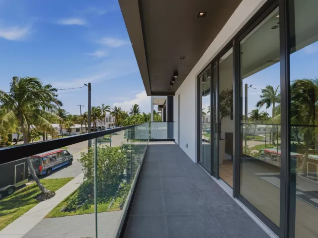 Продажа дома по адресу 3209 NE 26TH Street - фото 9375188