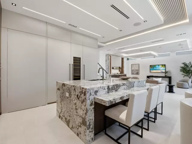 Продажа дома по адресу 3209 NE 26TH Street - фото 9375160