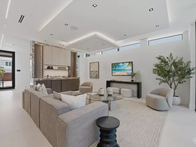 Продажа дома по адресу 3209 NE 26TH Street - фото 9375162