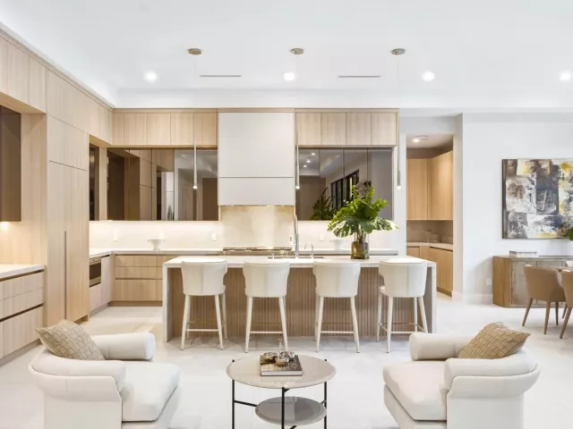 Продажа дома по адресу 1300 NE 4TH Court - фото 9392795