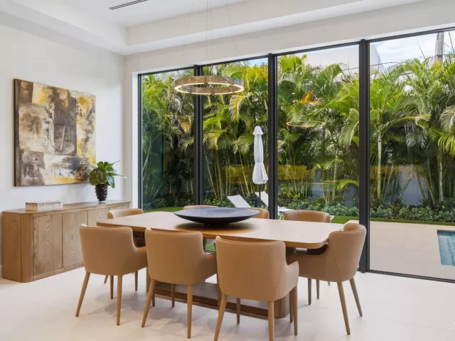 Продажа дома по адресу 1300 NE 4TH Court - фото 9392799