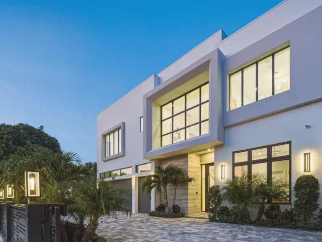 Продажа дома по адресу 1300 NE 4TH Court - фото 9392786