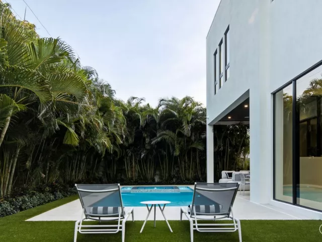Продажа дома по адресу 1300 NE 4TH Court - фото 9392820