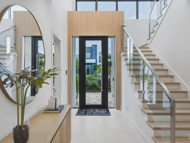 Продажа дома по адресу 1300 NE 4TH Court - фото 9392789