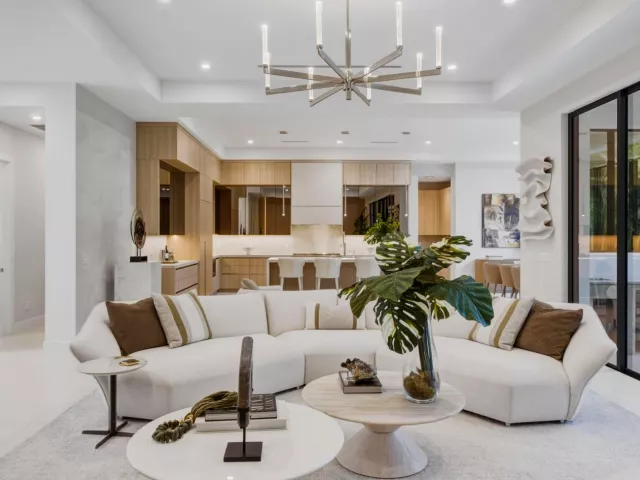 Продажа дома по адресу 1300 NE 4TH Court - фото 9392793