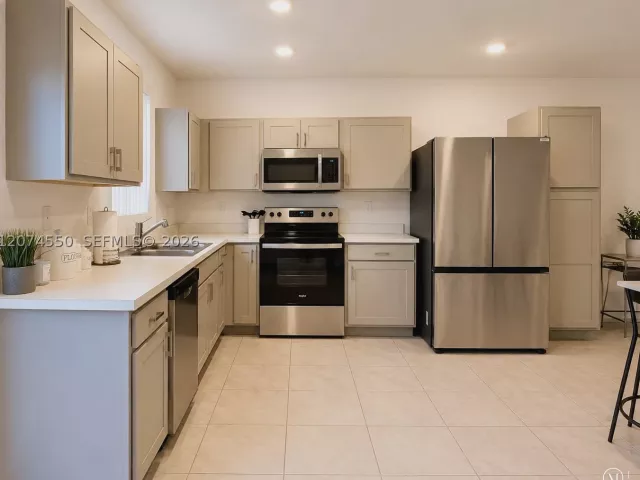 Продажа дома по адресу 364 NW 8th Ct 364 - фото 9368524