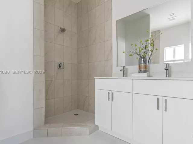 Продажа дома по адресу 5735 SW 4th St - фото 9360766