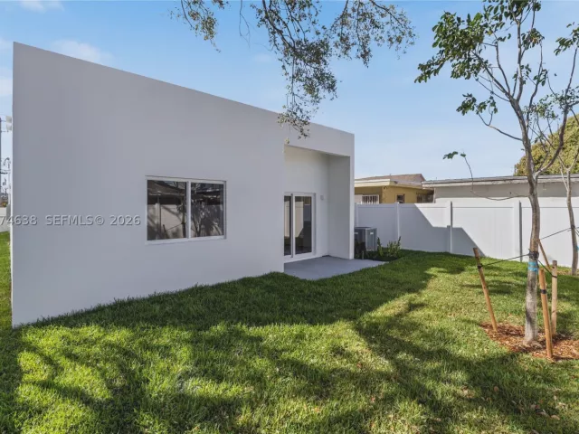 Продажа дома по адресу 5735 SW 4th St - фото 9360772