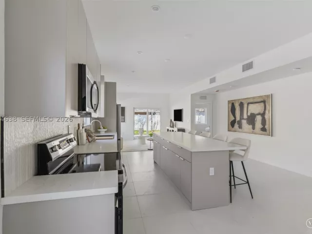 Продажа дома по адресу 5735 SW 4th St - фото 9360757