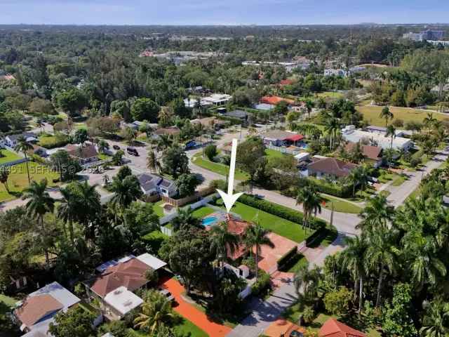 Продажа дома по адресу 2 NE 160th St - фото 9360786