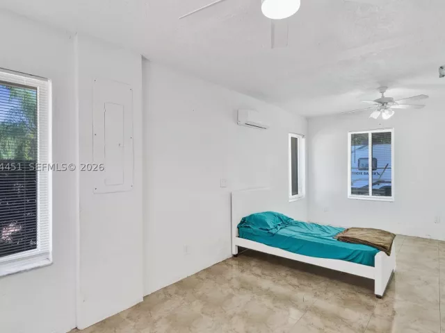 Продажа дома по адресу 2 NE 160th St - фото 9360797