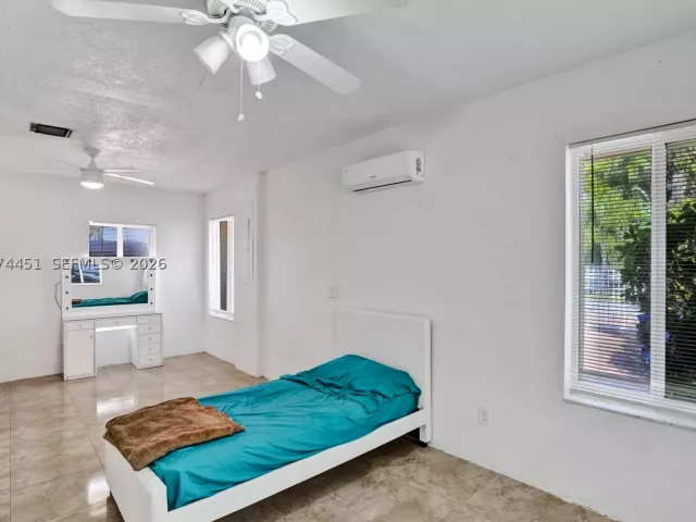 Продажа дома по адресу 2 NE 160th St - фото 9360800