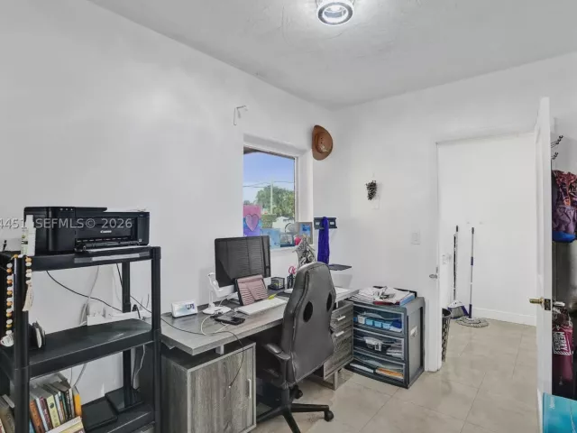 Продажа дома по адресу 2 NE 160th St - фото 9360801