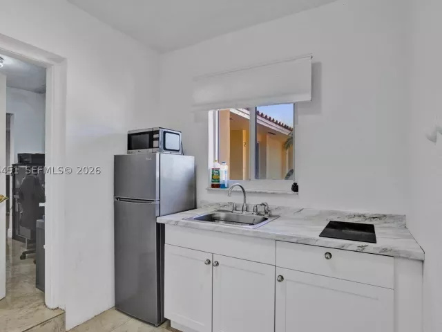 Продажа дома по адресу 2 NE 160th St - фото 9360802