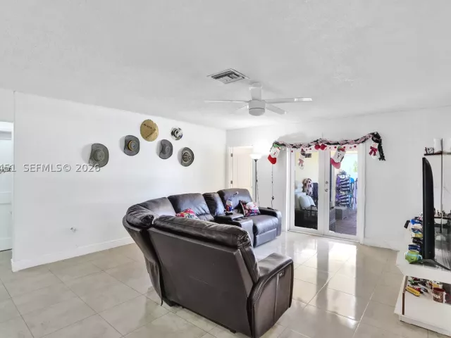Продажа дома по адресу 2 NE 160th St - фото 9360805