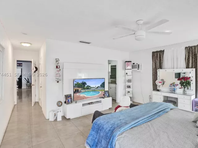 Продажа дома по адресу 2 NE 160th St - фото 9360809
