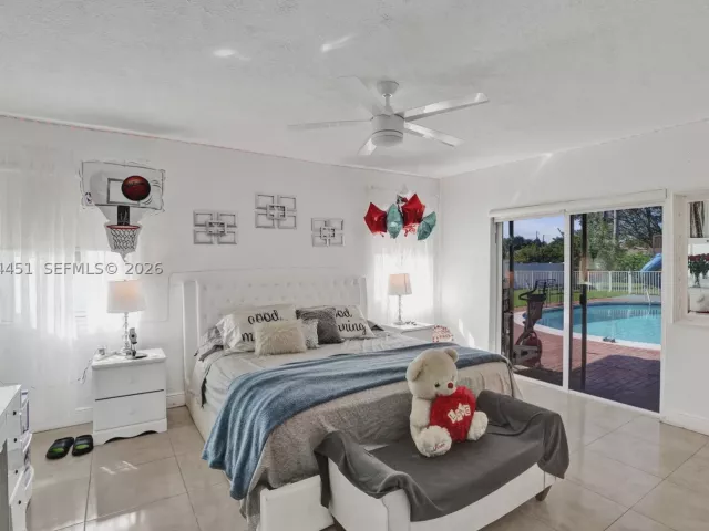 Продажа дома по адресу 2 NE 160th St - фото 9360810