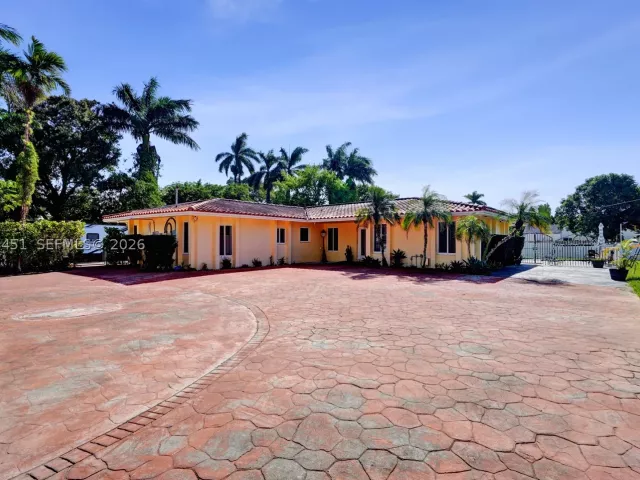 Продажа дома по адресу 2 NE 160th St - фото 9360818