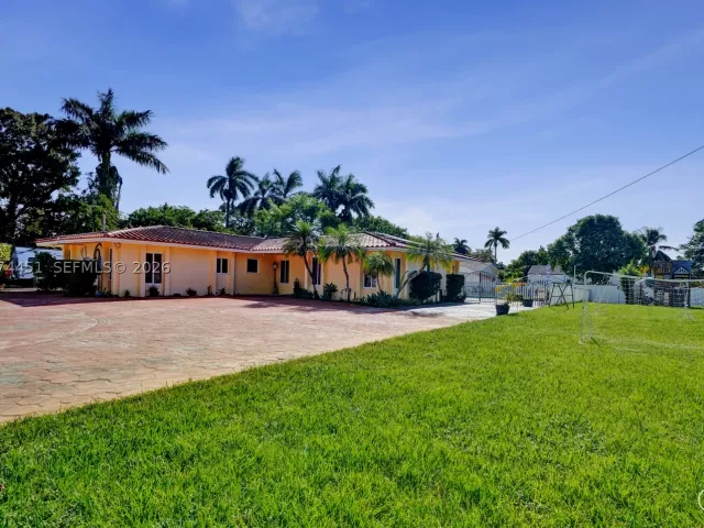Продажа дома по адресу 2 NE 160th St - фото 9360820