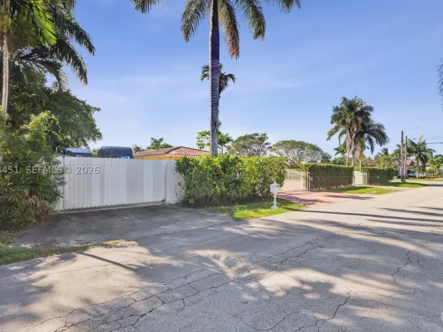 Продажа дома по адресу 2 NE 160th St - фото 9360825