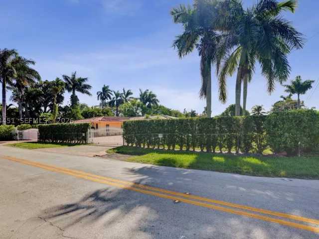 Продажа дома по адресу 2 NE 160th St - фото 9360826