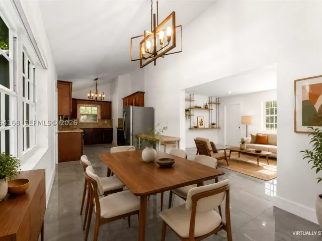 Продажа дома по адресу 902 NW 10th Ct - фото 9376914