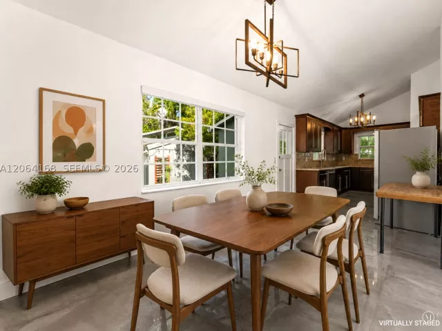 Продажа дома по адресу 902 NW 10th Ct - фото 9376915