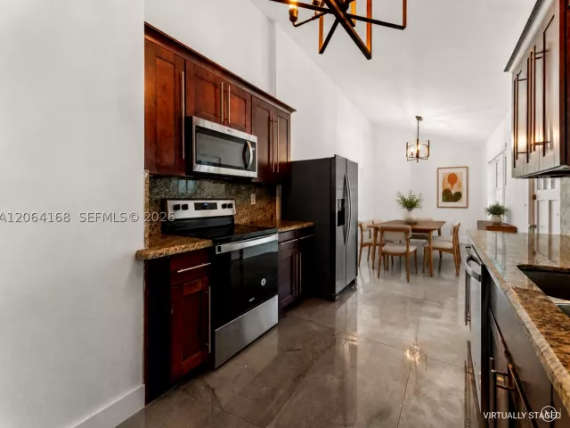 Продажа дома по адресу 902 NW 10th Ct - фото 9376917