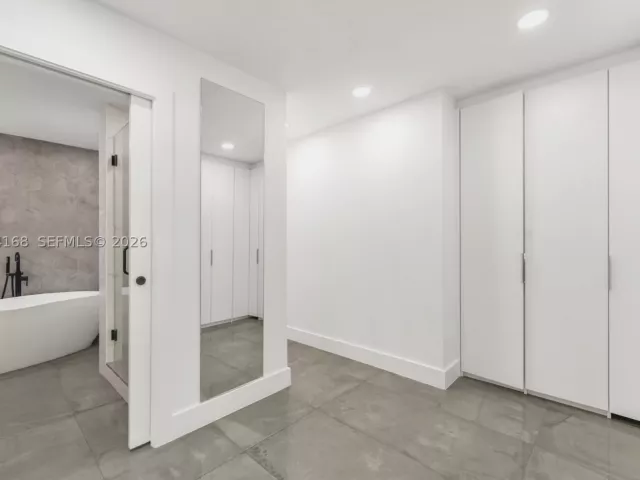 Продажа дома по адресу 902 NW 10th Ct - фото 9376922
