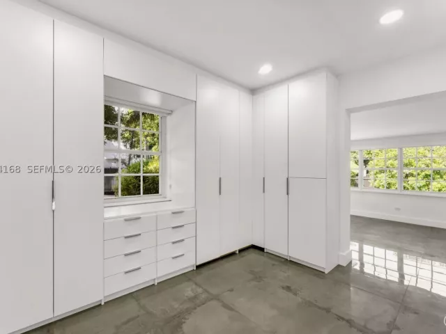 Продажа дома по адресу 902 NW 10th Ct - фото 9376923