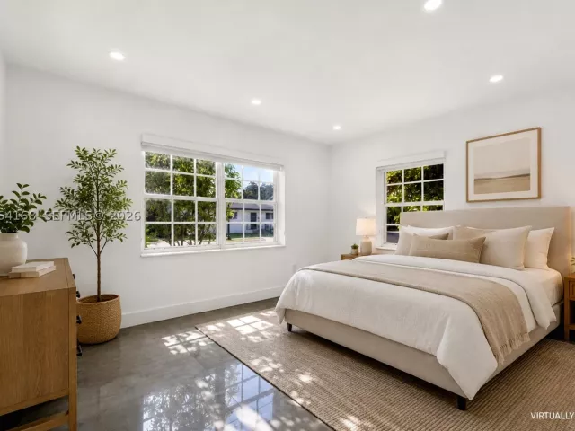 Продажа дома по адресу 902 NW 10th Ct - фото 9376924
