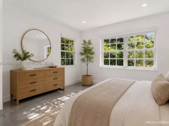 Продажа дома по адресу 902 NW 10th Ct - фото 9376926