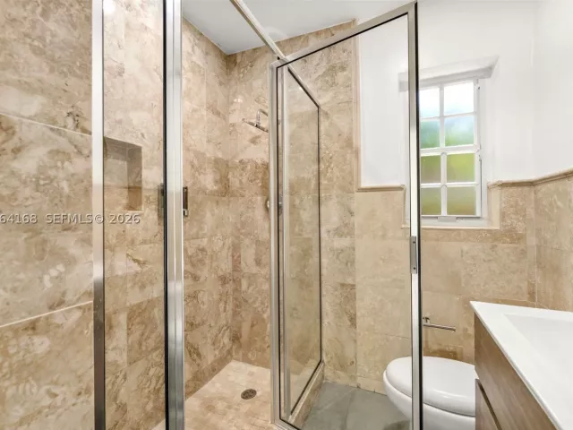 Продажа дома по адресу 902 NW 10th Ct - фото 9376927