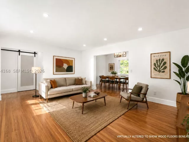 Продажа дома по адресу 902 NW 10th Ct - фото 9376928