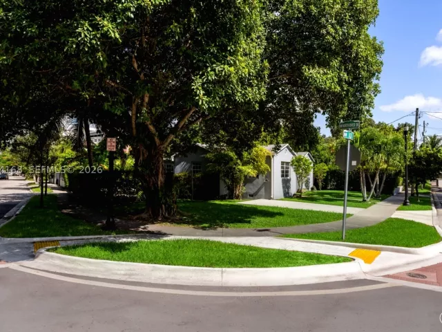 Продажа дома по адресу 902 NW 10th Ct - фото 9376938