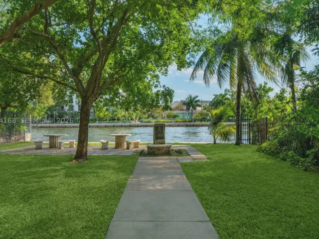 Продажа дома по адресу 902 NW 10th Ct - фото 9376941