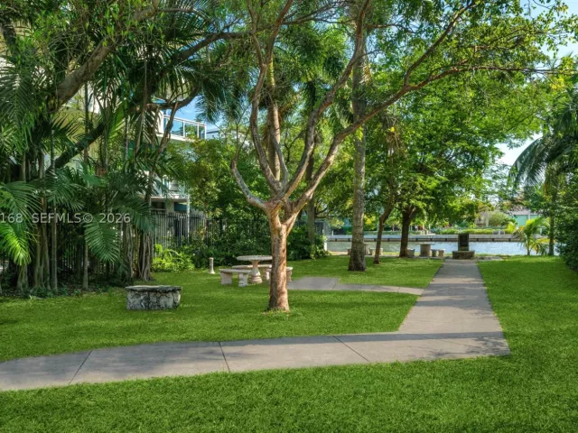 Продажа дома по адресу 902 NW 10th Ct - фото 9376942