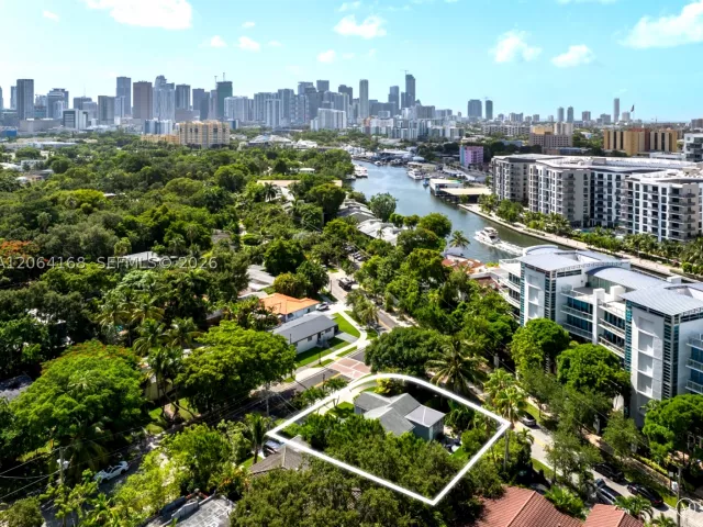 Продажа дома по адресу 902 NW 10th Ct - фото 9376907