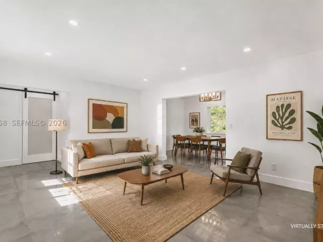 Продажа дома по адресу 902 NW 10th Ct - фото 9376911
