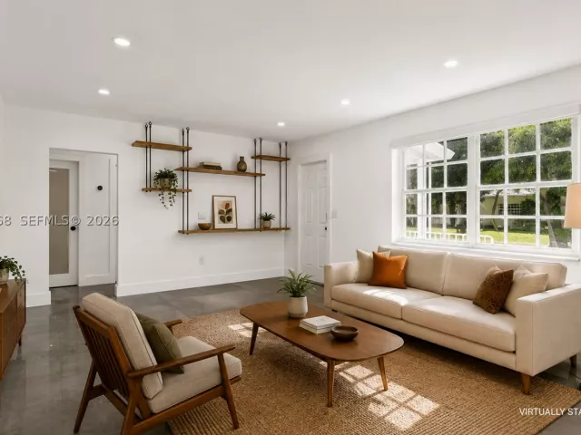 Продажа дома по адресу 902 NW 10th Ct - фото 9376912