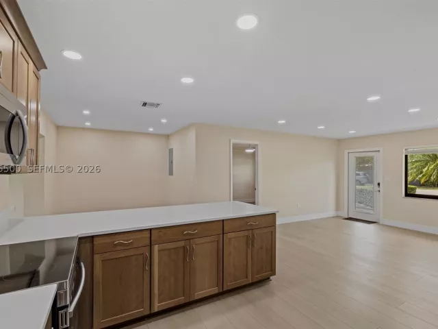 Продажа дома по адресу 1391 NW 18th St - фото 9368715