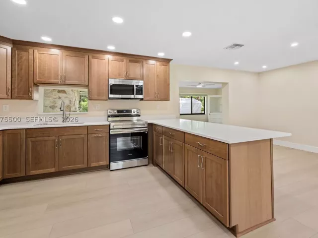 Продажа дома по адресу 1391 NW 18th St - фото 9368717