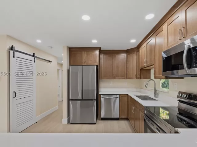 Продажа дома по адресу 1391 NW 18th St - фото 9368718