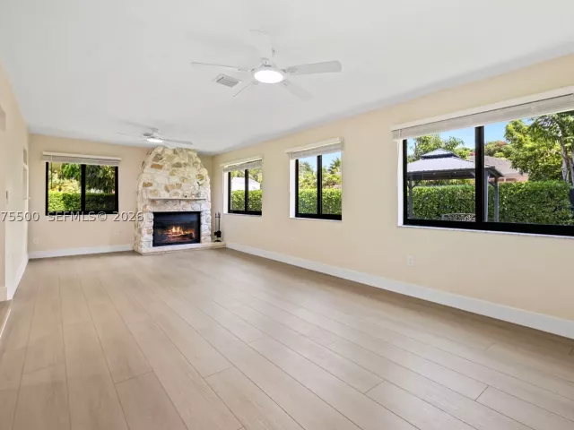 Продажа дома по адресу 1391 NW 18th St - фото 9368719