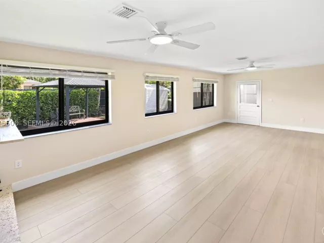 Продажа дома по адресу 1391 NW 18th St - фото 9368721