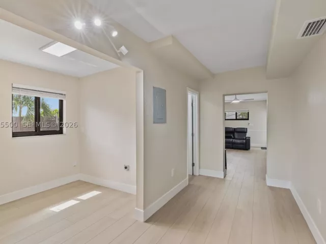 Продажа дома по адресу 1391 NW 18th St - фото 9368733